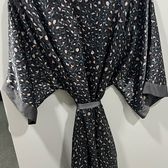 Victoria Secret Robe - Picture 2 of 3